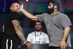 Участнику турнира по пощечинам запретили демонстрировать российский флаг