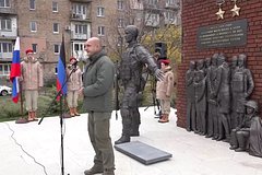 В Волновахе открыли памятник Герою России и ДНР Владимиру Жоге